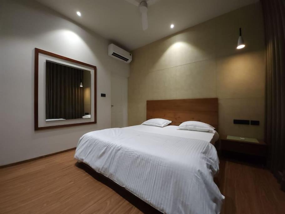Gulzar 2Bhk Service Apartment, Kannur ภายนอก รูปภาพ